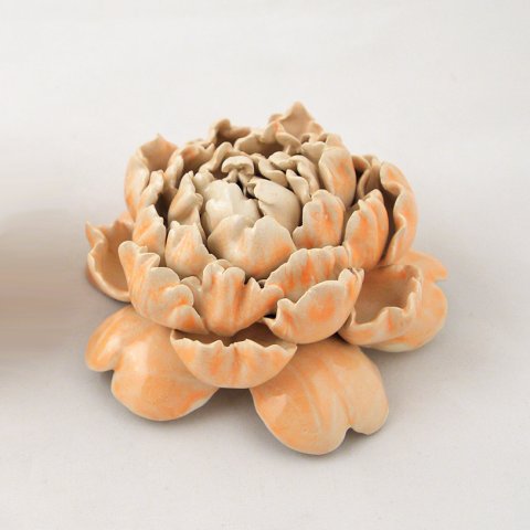 Оранжевые пионы — керамические цветы для интерьера