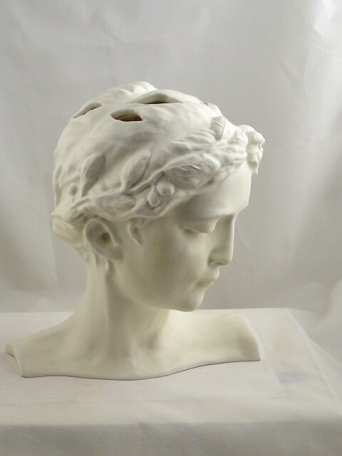 Ваза — скульптура женской головы